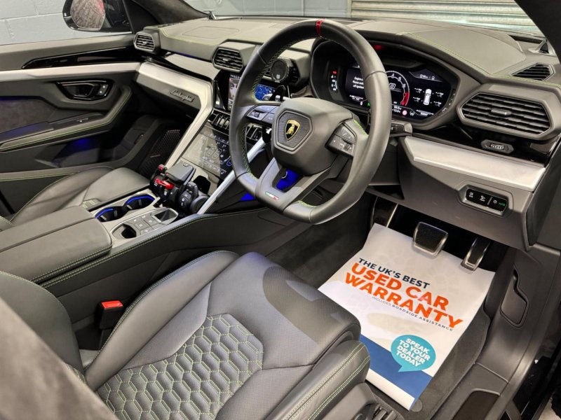 LAMBORGHINI URUS