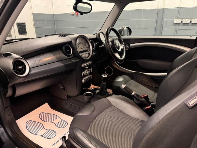 MINI HATCH