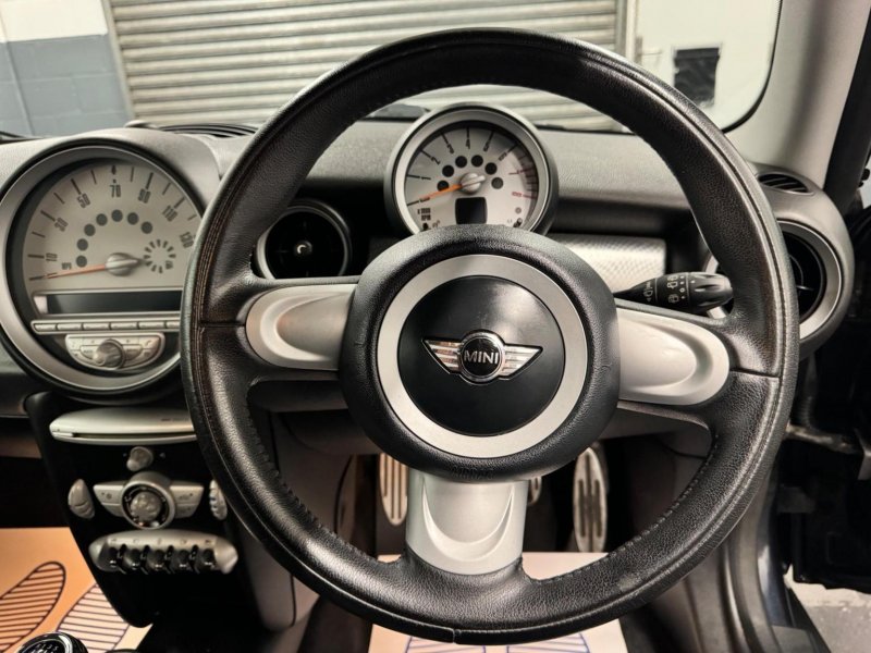 MINI HATCH