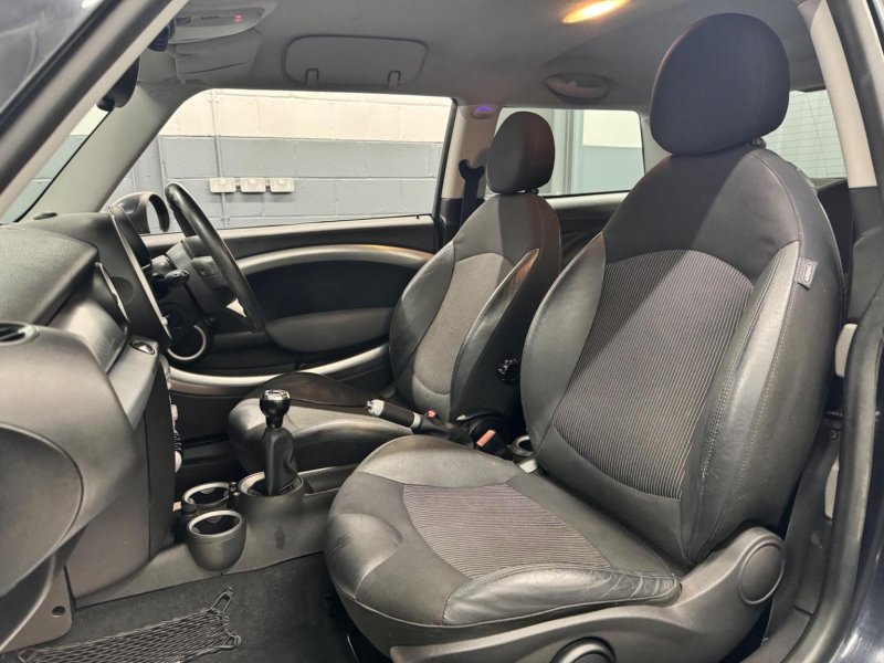 MINI HATCH