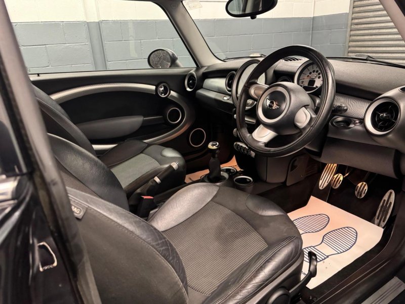 MINI HATCH