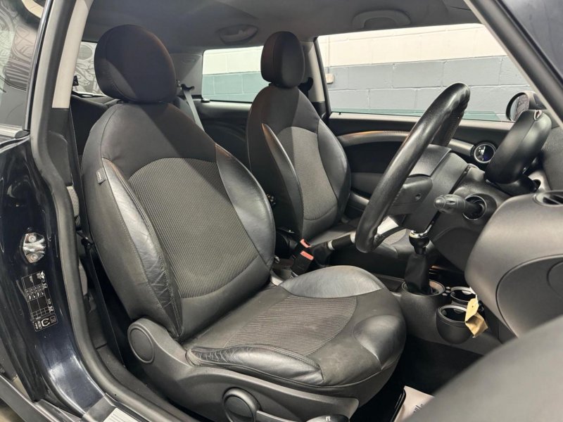 MINI HATCH