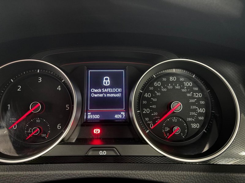 VOLKSWAGEN GOLF