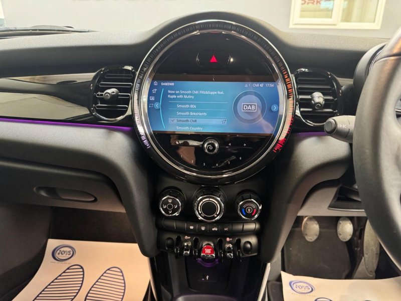MINI HATCH