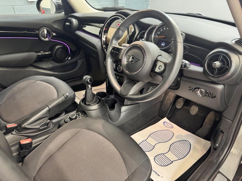 MINI HATCH