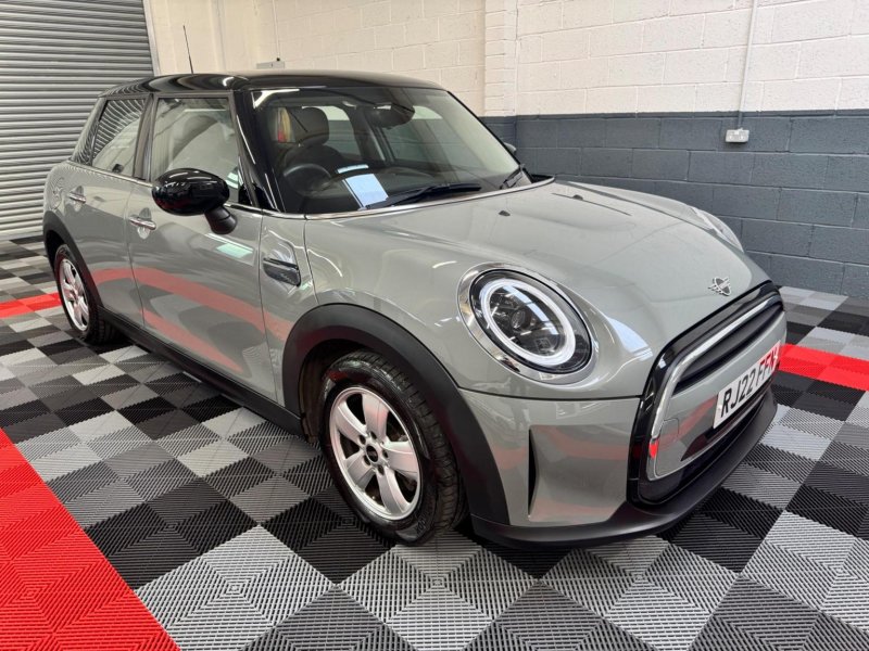 MINI HATCH