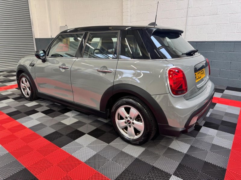 MINI HATCH