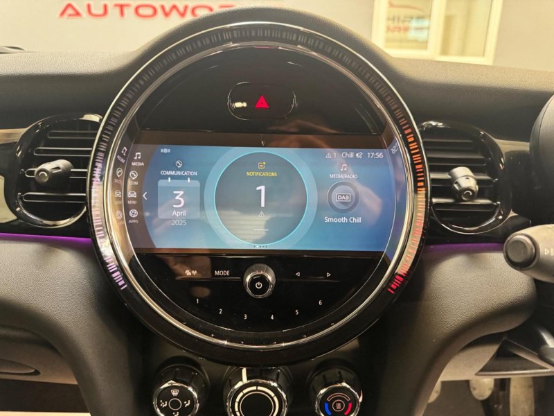 MINI HATCH