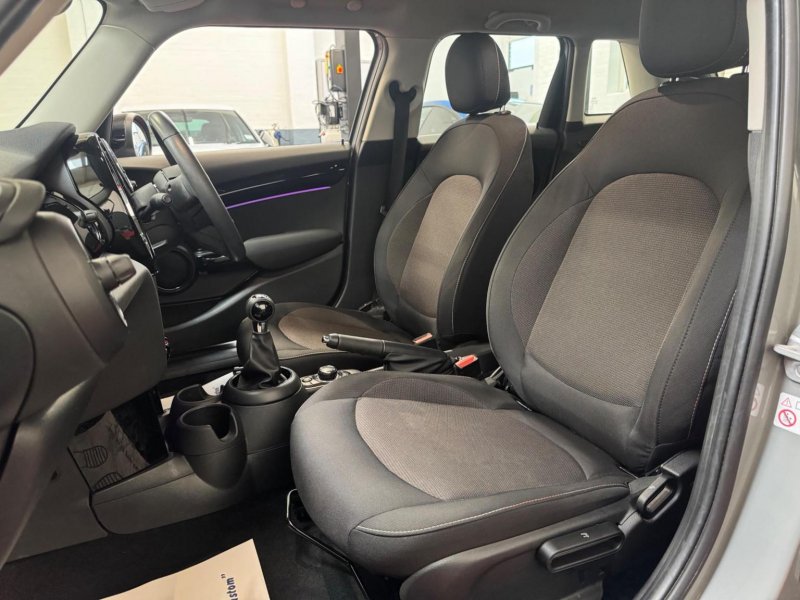 MINI HATCH