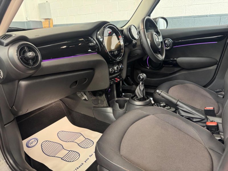 MINI HATCH
