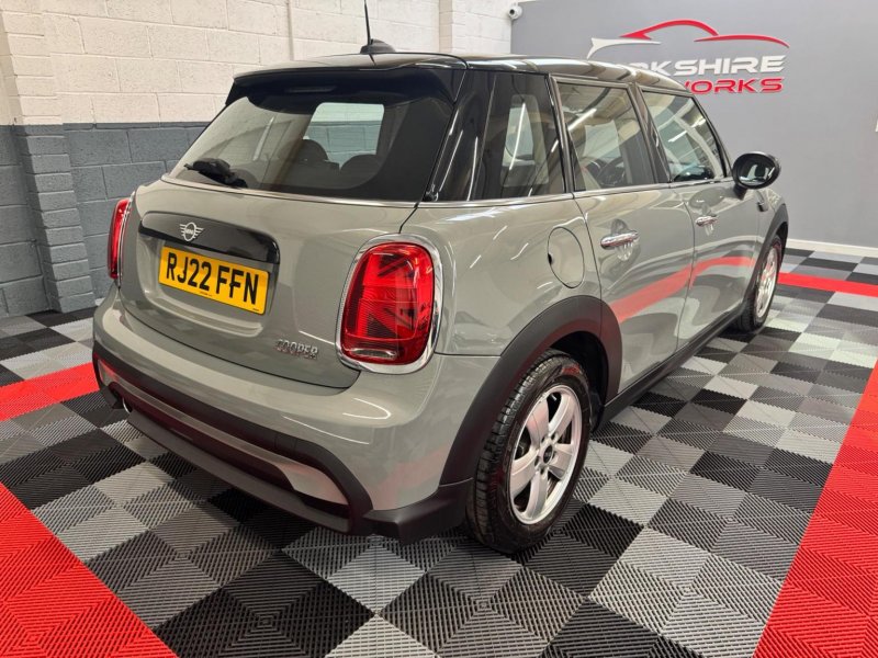 MINI HATCH